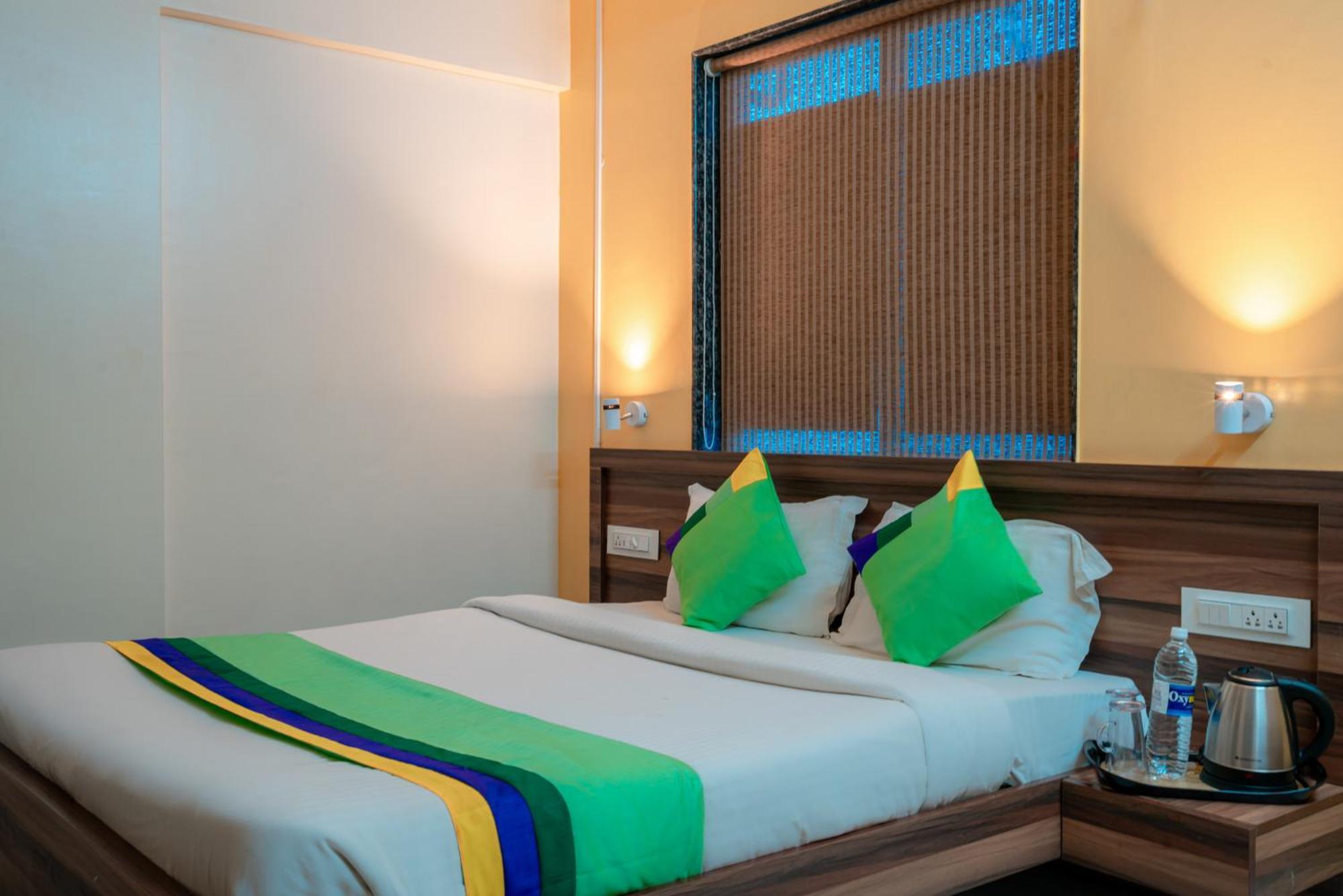 Treebo Trend The White Castle Hotel Pune Exterior foto