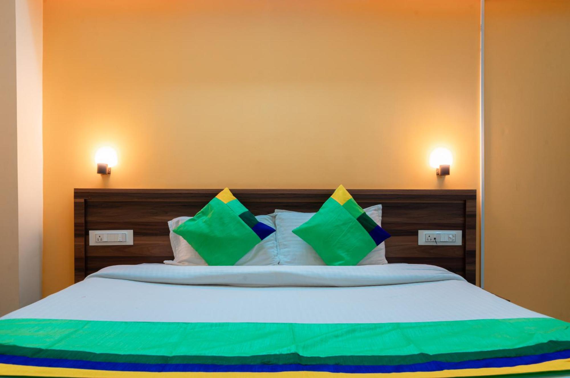 Treebo Trend The White Castle Hotel Pune Exterior foto